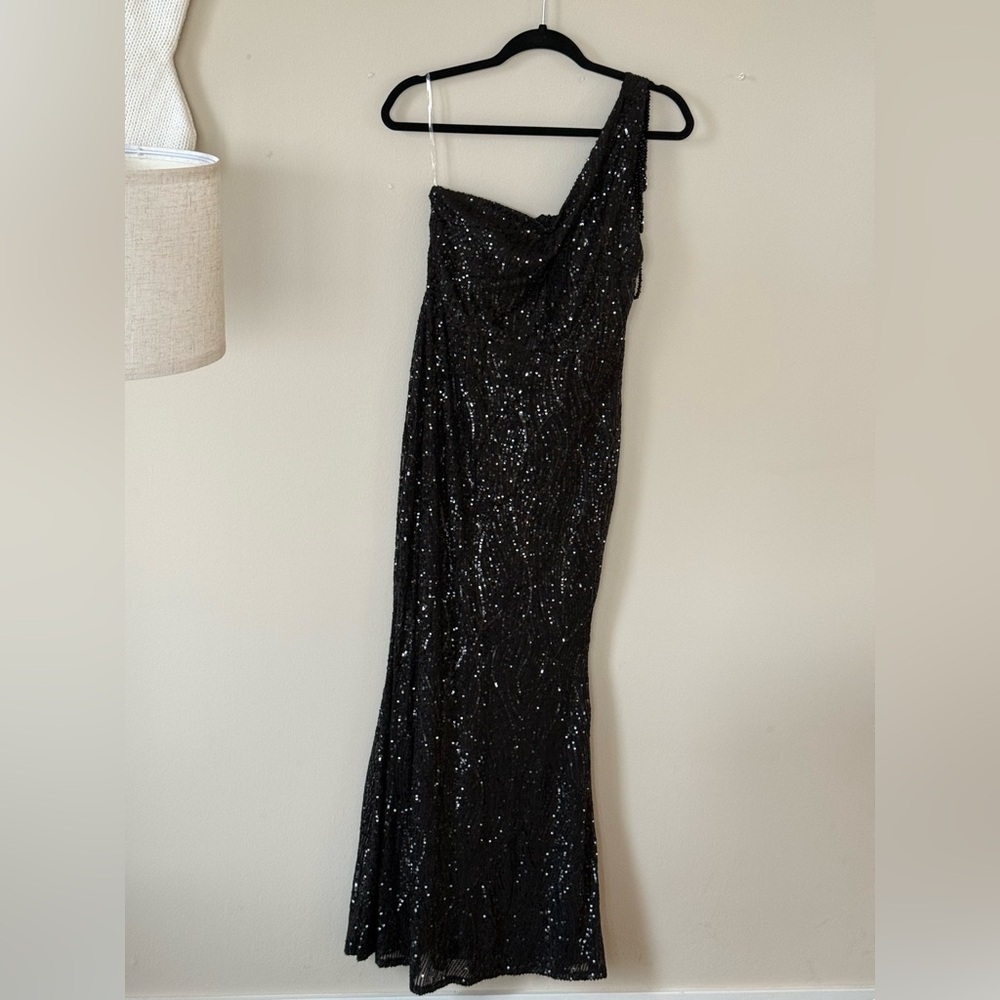 Elegant Black Sequin One-Shoulder Dress